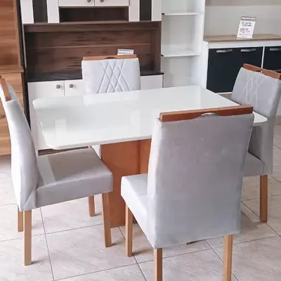 Mesa de Jantar Laqueada com 4 Cadeiras